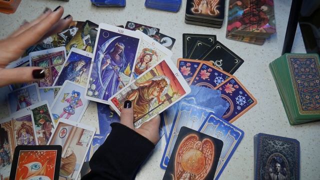 Таро для мужчин. Скучает? Вспоминает? Есть ли сны? смотреть онлайн