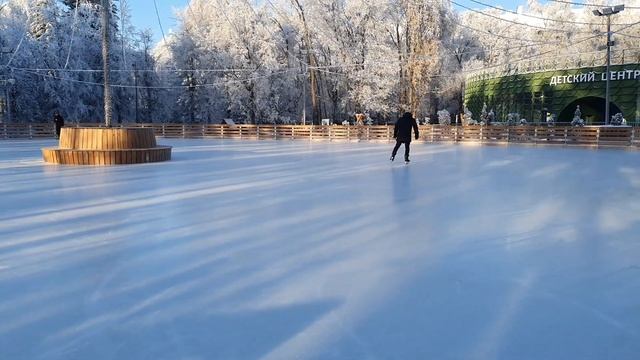 Каток в парке “Швейцария” смотреть онлайн