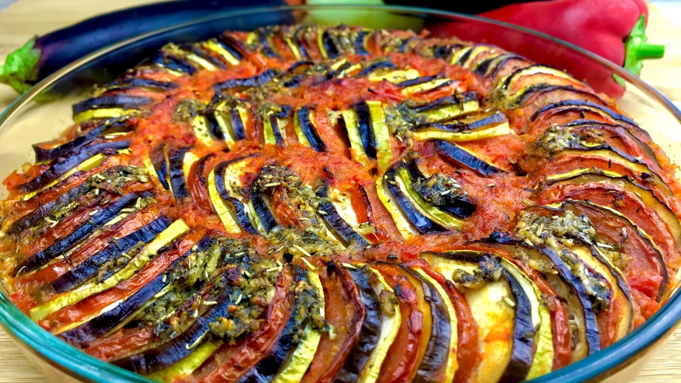 Очень вкусный Рататуй . Быстро, просто. Рецепт запечённых овощей по-французски. .mp4 смотреть онлайн