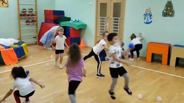 Игры со Снеговиком смотреть онлайн