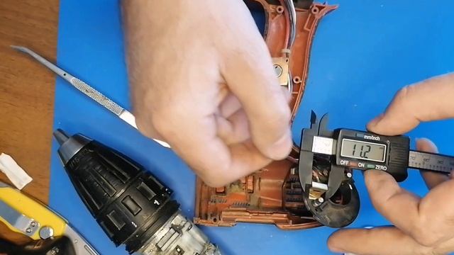 Ремонт шуруповёрта Hilti. Как поменять щетки! Дубликат щёток. смотреть онлайн