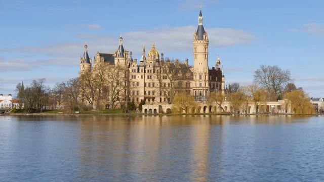 Schwerin, Germany: Schweriner Schloss (Schwerin Palace), Schlossinsel - 4K Video Photo смотреть онлайн