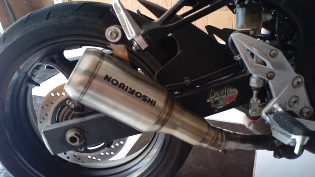 Suzuki GSR 750 (GSX-S 750) - Noriyoshi Racing GP Exhaust Sound