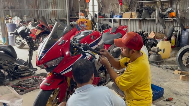 Sáng sớm ăn Bò Rừng. Honda CBR SP1 смотреть онлайн