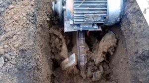 Копка траншеи культиватором.