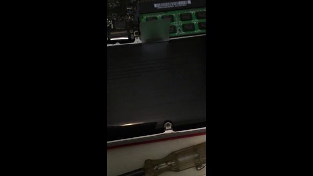 (TECHKIE.NET) - MacBook Pro Battery Replacement Mid 2009