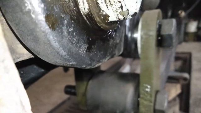 Сороконожка часть 12. Мерседес Актрос 4144к, переделка втулок кронштейнов рессор, надрамник смотреть онлайн