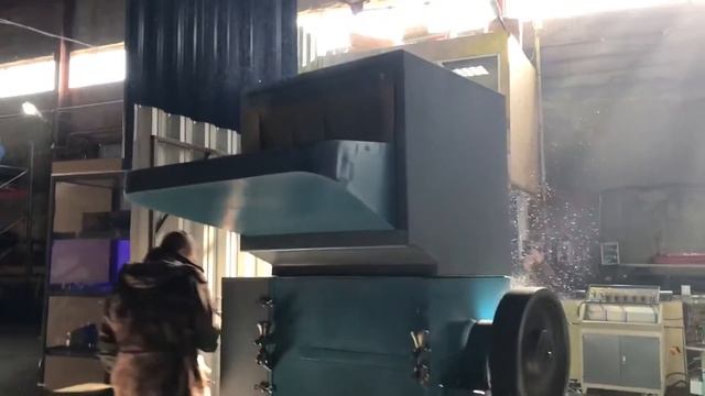 Дробилка для резины, покрышек и каучука PZO-800 DK смотреть онлайн