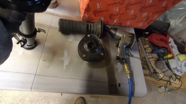 Replacing front shock absorbers. MITSUBISHI COLT VI /Замена передних амортизаторов Митсубиси Кольт смотреть онлайн