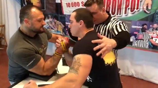 Армрестлинг Armwrestling Александр Шемелев vs Пётр Кичук (финальная борьба,правая рука 110+ ) смотреть онлайн