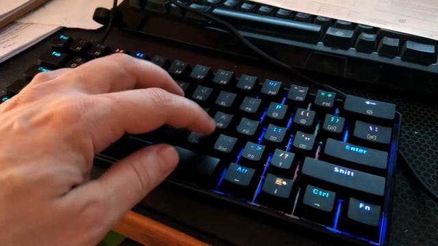 Механическая клавиатура GK61 смотреть онлайн
