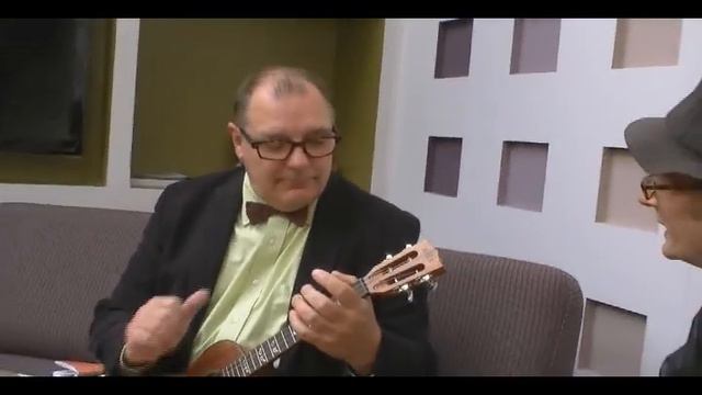 George Hinchliffe du Ukulele Orchestra of Great Britain interview pour ukulele.fr смотреть онлайн