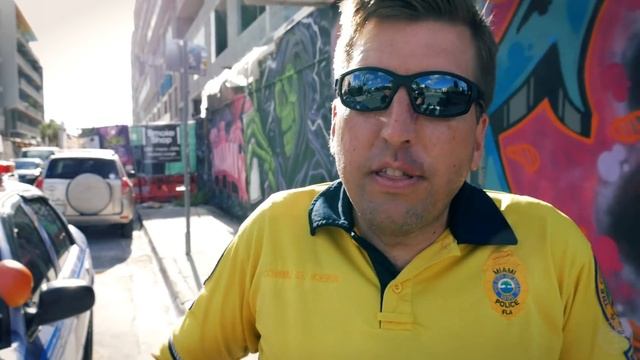 Police Fleet Friday’s: What’s inside of a Police Car (Ford Crown Vic/Mpd Art Car) смотреть онлайн