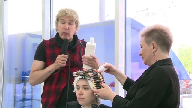 Стрижка на асимметрии в химической завивке. смотреть онлайн