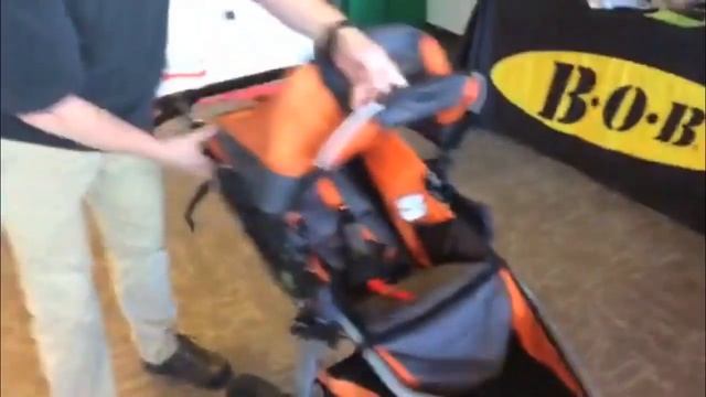 BOB Revolution Flex Jogging Stroller Review смотреть онлайн
