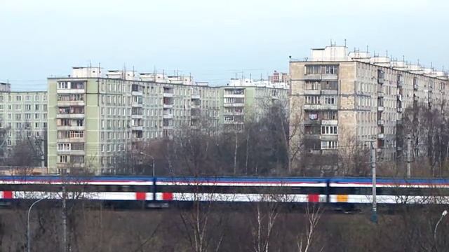 ЭД4МКу на перегоне Перловская - Лось смотреть онлайн