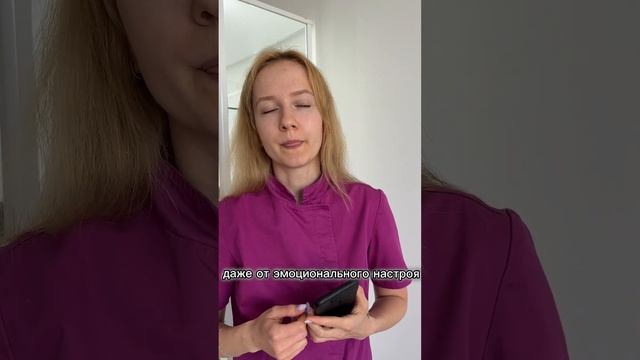 Часть 2. Опыт прокола пупка Вали Карнавал за границей. Стоит ли делать пирсинг в отпуске?? #shorts