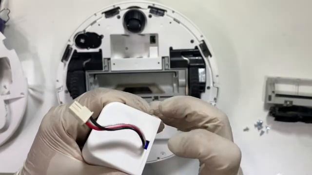 360 Robot vacuum S5/S7 Replacing the Battery смотреть онлайн