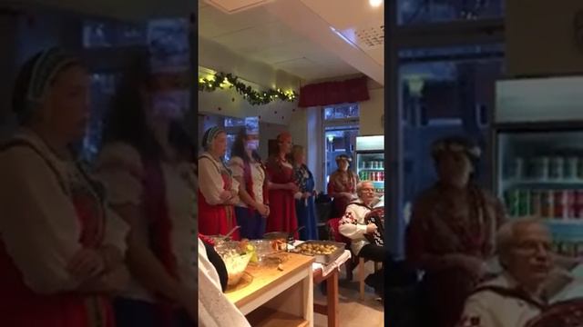 🎶🎻Поём, Над окошком месяц, под окошком ветер. Родные напевы в Стокгольме. смотреть онлайн