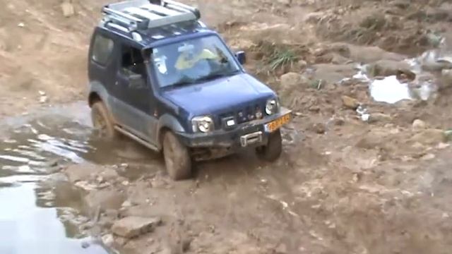 Suzuki Jimny VS Wolksvagen Touareg (17.11.2012) Israel смотреть онлайн