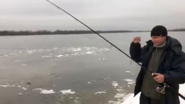 Бешеный клёв налима ока смотреть онлайн