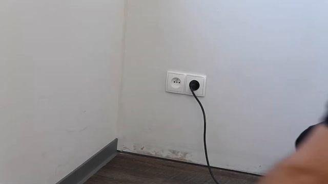 Плинтус S60. Изготовление внутреннего угла: прямой участок до стены и примыкание. смотреть онлайн