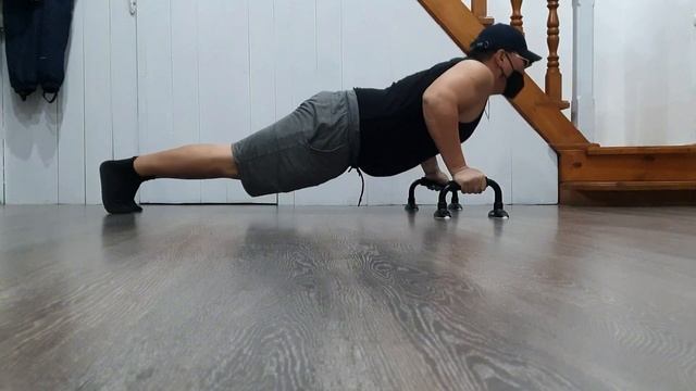 День 13 отжиманий (18раз, узкий хват)/Day 13 push-ups смотреть онлайн