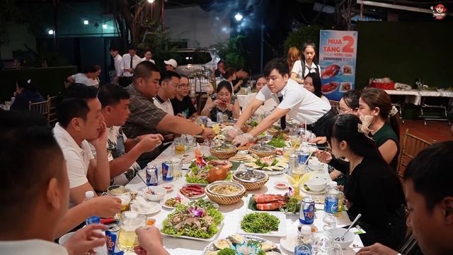 Anh Em Youtube Mở Đại Tiệc Đón Tiếp Chị Tuyên Chủ Tịch Vợ Anh Hải Sapa TV Vào Sài Gòn смотреть онлайн