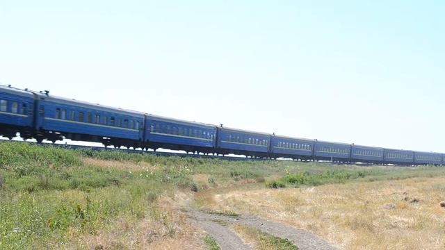 2ТЭ116-1044 с поездом №228/227 Киев-Бердянск и приветливая лок.Бригада смотреть онлайн