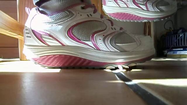 sketchers shape ups vs Zigarette смотреть онлайн