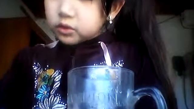 Суға түрлі тағамдар қосып араластырамыз