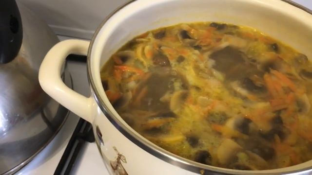 ЧТО ПРИГОТОВИТЬ ГРИБНОЙ СУП С ГАЛУШКАМИ КОТЫ и ДАЧА смотреть онлайн