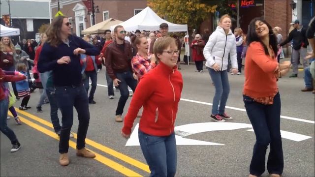 Monster Mash Flash Mob смотреть онлайн