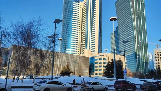 Астана. Идём в Т Ц Хан Шатыр. Город ждёт ВЕСНУ! смотреть онлайн