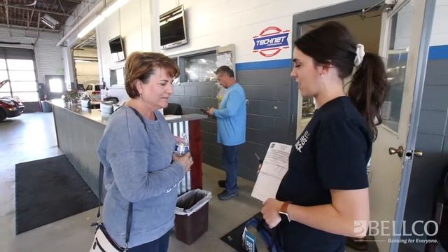 Bellco Surprises Lucky Commuters at Automotive Avenues смотреть онлайн