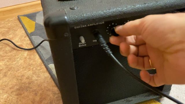 Китайская электрогитара с комбо усилителем