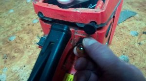 бензопила глохнет под нагрузкой