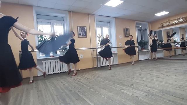 Гран батман в испанском характере. смотреть онлайн