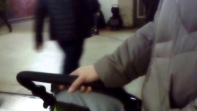 Красивая музыка в московском метро 3 (м. Курская), С Новым годом 2018!!! смотреть онлайн