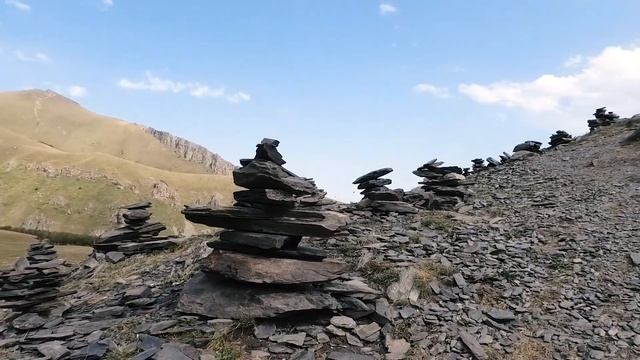 Казбеги. Пеший маршрут из Гергети на гору с церковью Святой троицы. смотреть онлайн