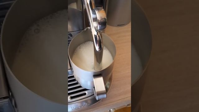 Flat White With The Creatista Pro.