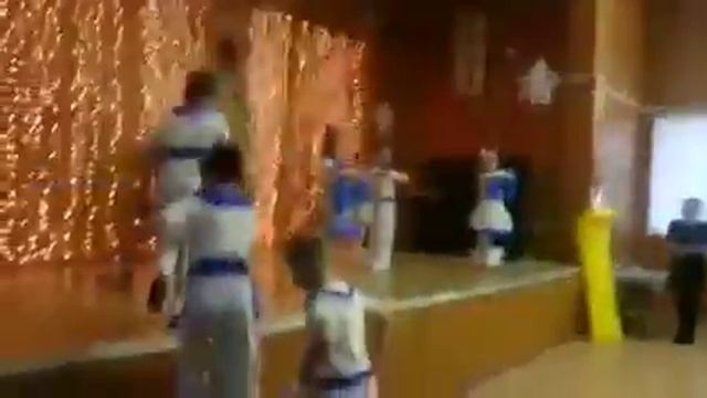 Танец "Зима", 1 "Б" класс смотреть онлайн