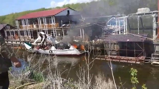 На Сухой Самарке взорвался катер смотреть онлайн