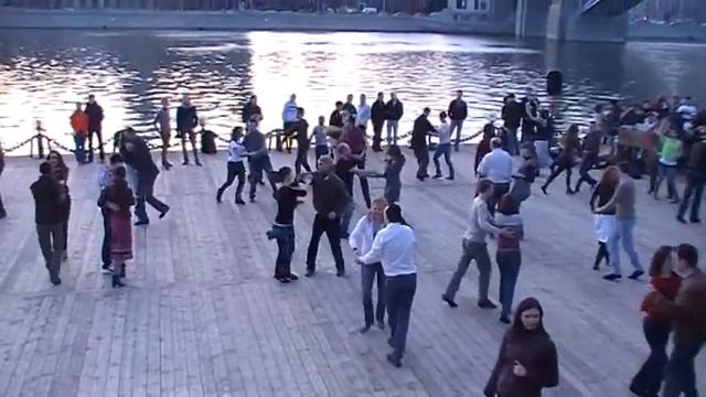 Танцы на набережной Москвы реки. Сезон открыт смотреть онлайн