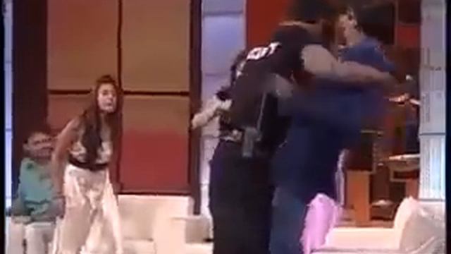 Fight In Raakhi Saawant Show Full Maa Behen смотреть онлайн