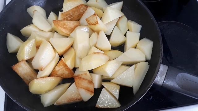 САЛАТ ИЗ СЕЛЬДИ С ЖАРЕНОЙ КАРТОШКОЙ☺ смотреть онлайн