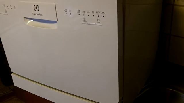 Electrolux Dishwasher ESF 2200 DW Unboxing смотреть онлайн