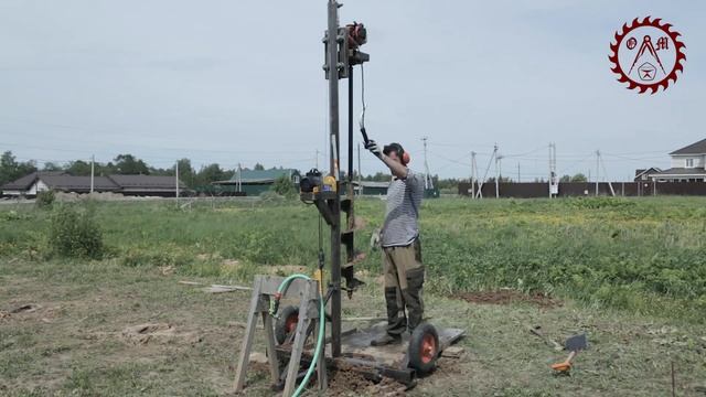 Самодельная буровая установка из мотобура. Испытание. The self-made drilling rig from a motor-drill смотреть онлайн