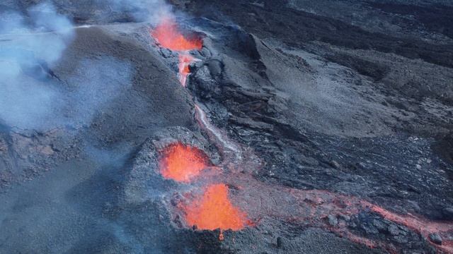 Piton de la Fournaise le 13 Avril 2021 3 bouches éruptives смотреть онлайн
