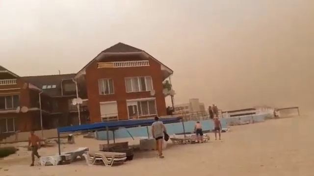 Песчаная буря на побережье Азовского моря в Запорожской области смотреть онлайн